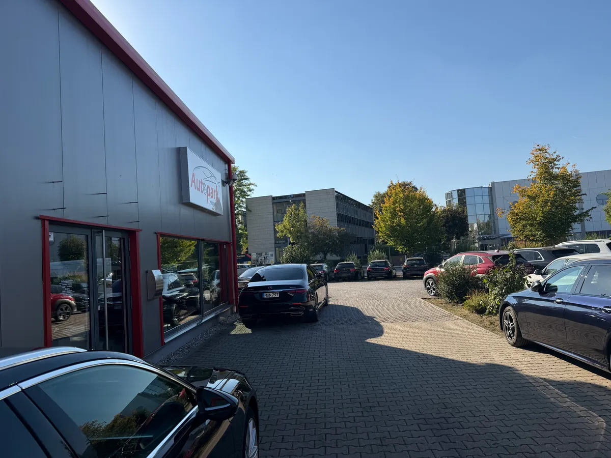 Hofansicht Autopark Ismaning
